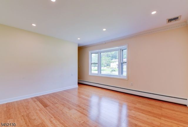11 Fox Run Dr, East Hanover Twp., NJ 07936
