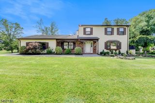 11 Fox Run Dr, East Hanover Twp., NJ 07936