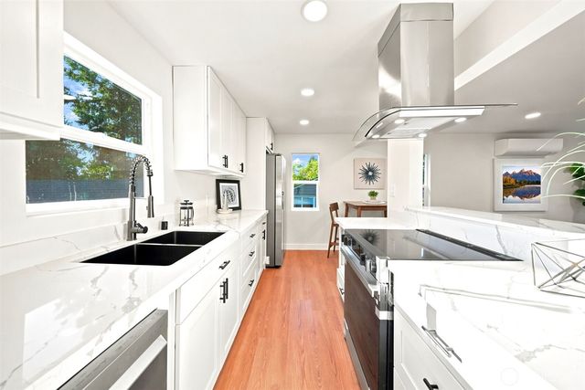 17211 3rd Avenue NE, Shoreline, WA 98155