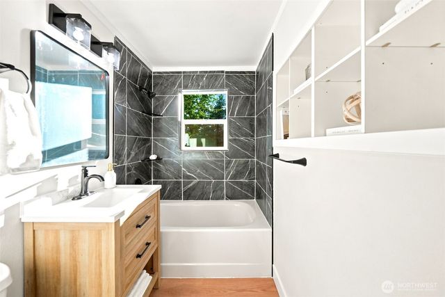 17211 3rd Avenue NE, Shoreline, WA 98155
