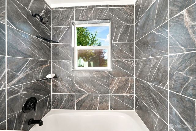 17211 3rd Avenue NE, Shoreline, WA 98155