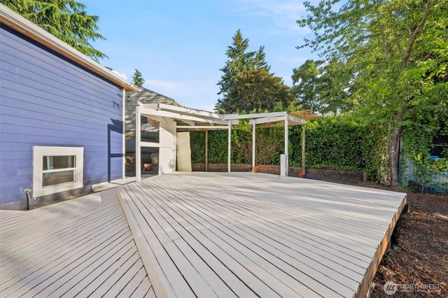 17211 3rd Avenue NE, Shoreline, WA 98155