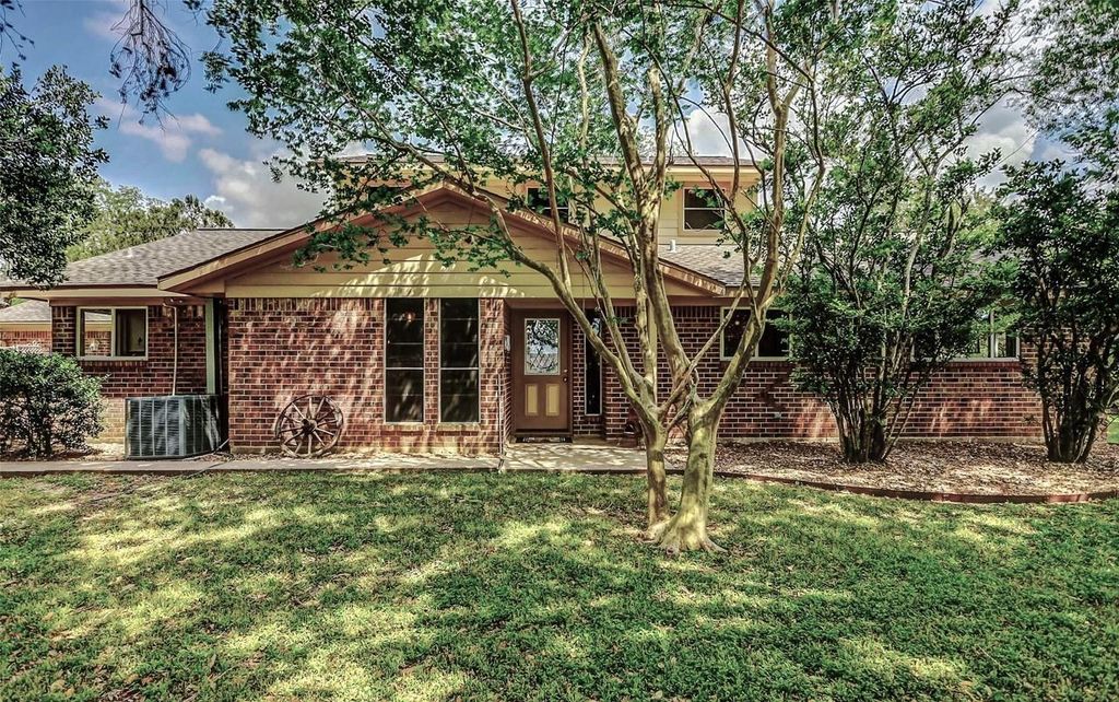 Image 11 of property listing at 2810 Precinct Line Road, Richmond, TX 77406