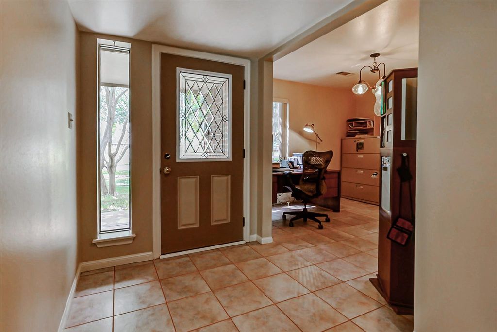 Image 24 of property listing at 2810 Precinct Line Road, Richmond, TX 77406