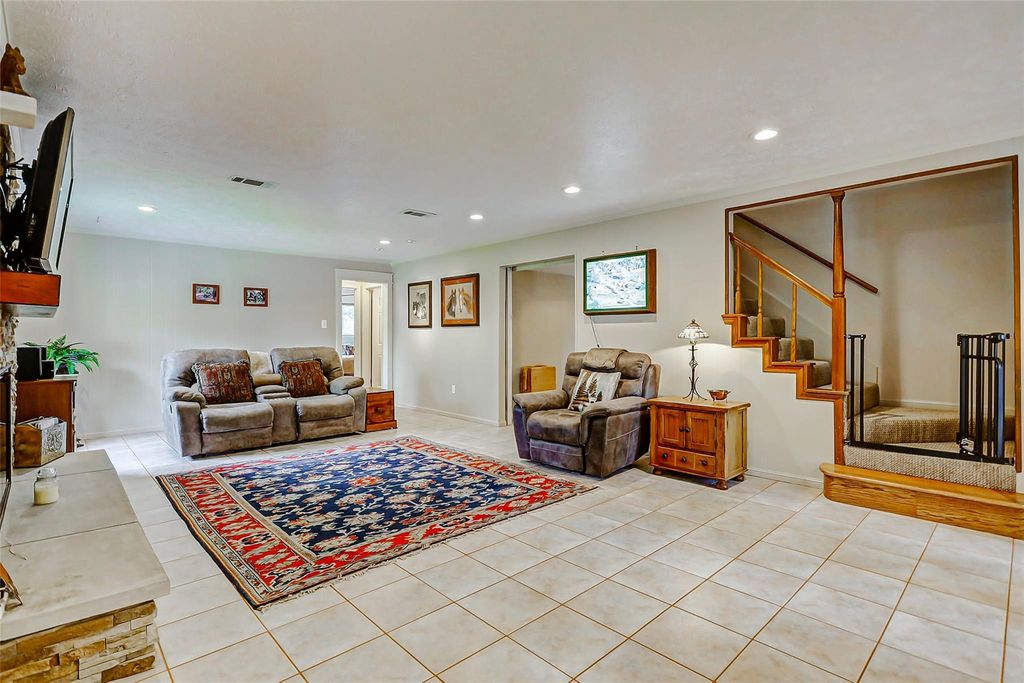 Image 31 of property listing at 2810 Precinct Line Road, Richmond, TX 77406