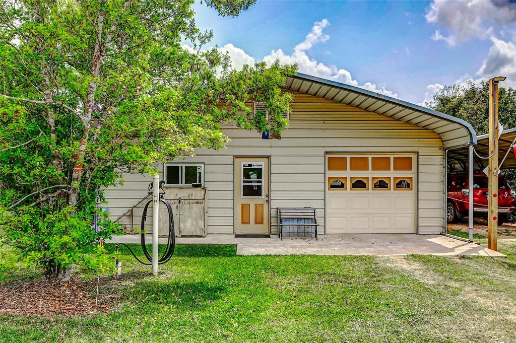 Image 39 of property listing at 2810 Precinct Line Road, Richmond, TX 77406