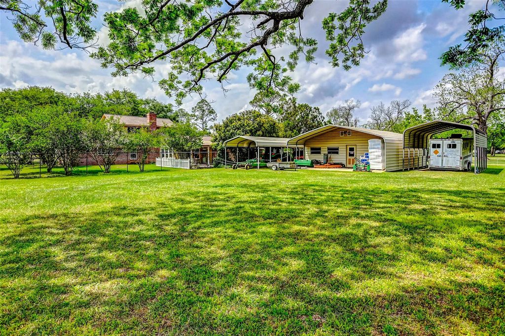 Image 41 of property listing at 2810 Precinct Line Road, Richmond, TX 77406