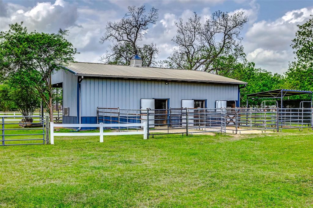 Image 45 of property listing at 2810 Precinct Line Road, Richmond, TX 77406