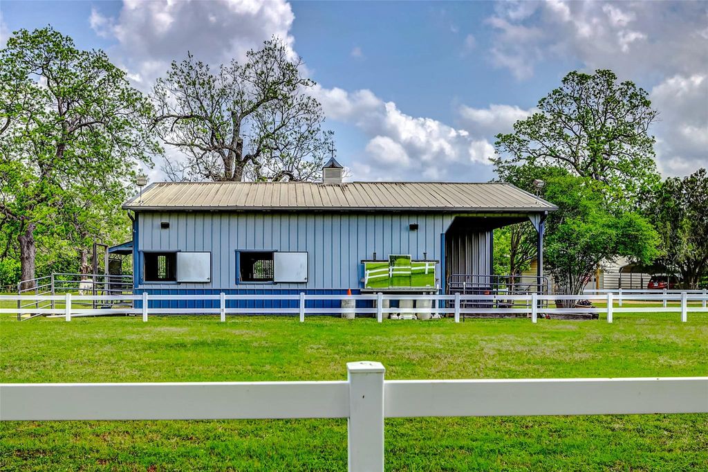 Image 46 of property listing at 2810 Precinct Line Road, Richmond, TX 77406