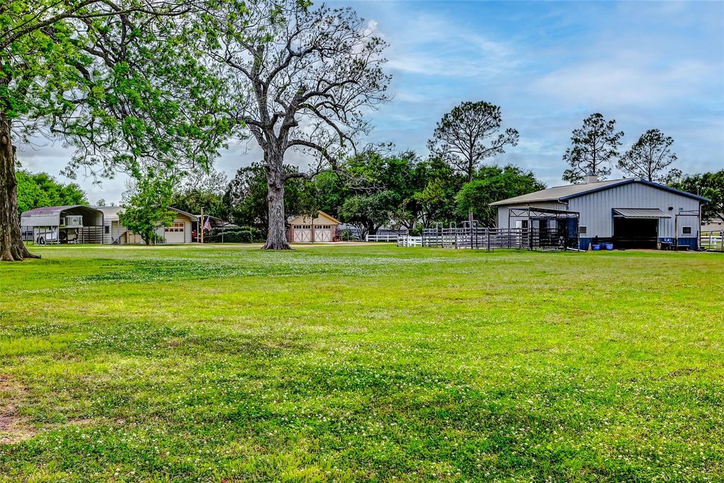 Image 48 of property listing at 2810 Precinct Line Road, Richmond, TX 77406
