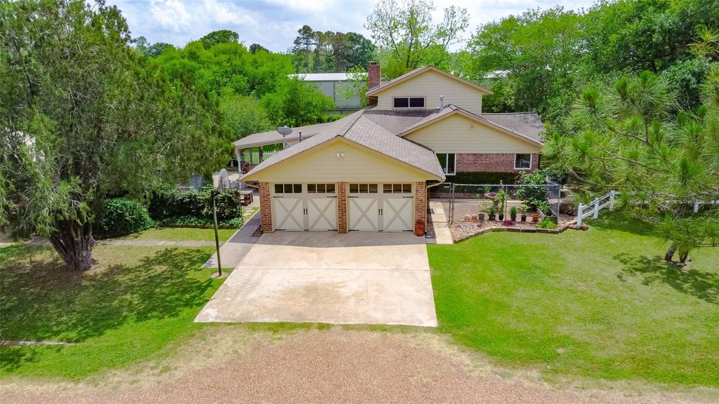 Image 5 of property listing at 2810 Precinct Line Road, Richmond, TX 77406