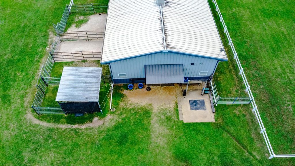 Image 7 of property listing at 2810 Precinct Line Road, Richmond, TX 77406