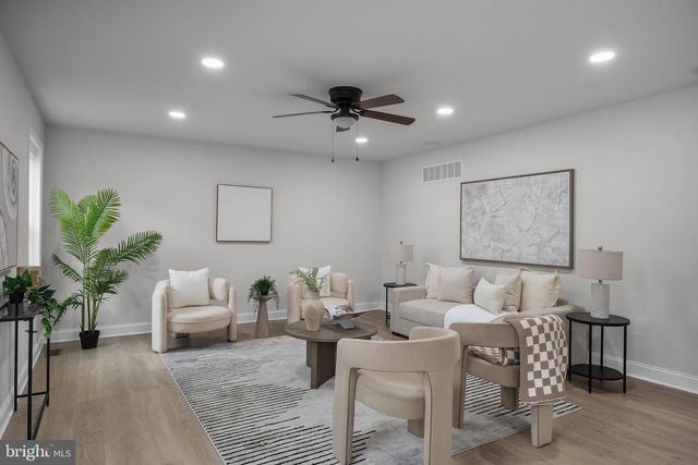 414 BISCHOFF AVE, Hainesport, NJ 08036