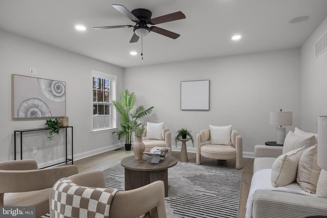 414 BISCHOFF AVE, Hainesport, NJ 08036