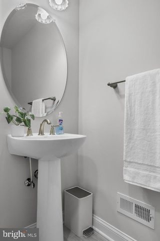 414 BISCHOFF AVE, Hainesport, NJ 08036