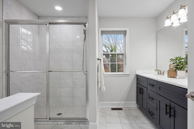 414 BISCHOFF AVE, Hainesport, NJ 08036