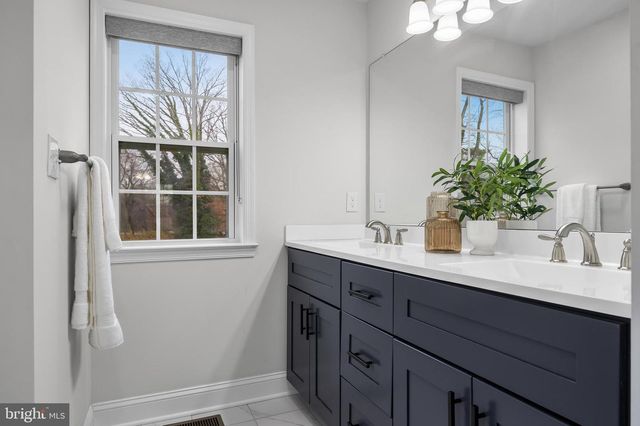 414 BISCHOFF AVE, Hainesport, NJ 08036