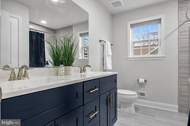 414 BISCHOFF AVE, Hainesport, NJ 08036