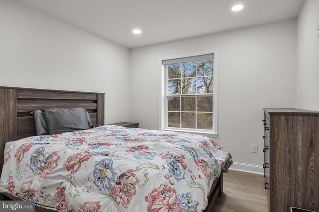 414 BISCHOFF AVE, Hainesport, NJ 08036