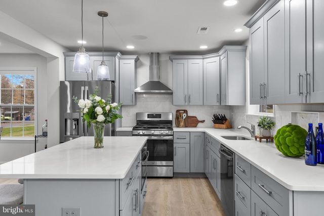 414 BISCHOFF AVE, Hainesport, NJ 08036