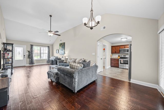 143 Ambridge St, Oak Grove, KY 42262