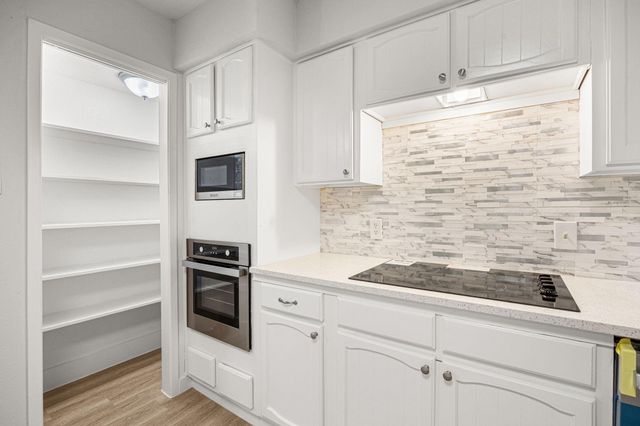 18118 Lakeside Lane, Houston, TX 77058