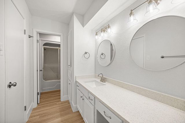 18118 Lakeside Lane, Houston, TX 77058