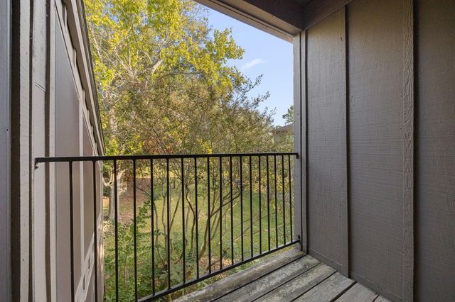 18118 Lakeside Lane, Houston, TX 77058