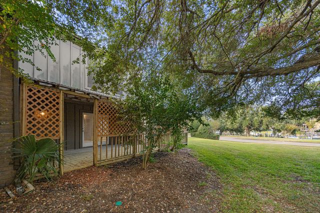 18118 Lakeside Lane, Houston, TX 77058