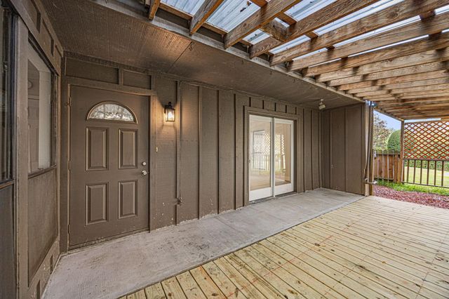 18118 Lakeside Lane, Houston, TX 77058