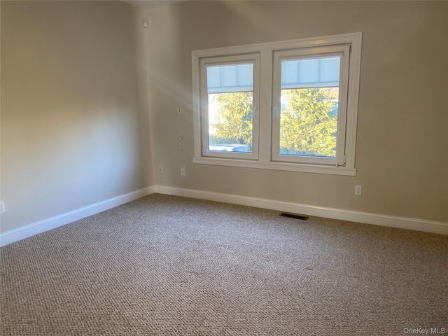 515 Jackson Avenue 29, Lindenhurst, NY 11757