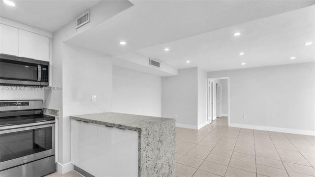 10755 SW 108th Ave 304, Miami, FL 33176