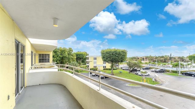 10755 SW 108th Ave 304, Miami, FL 33176