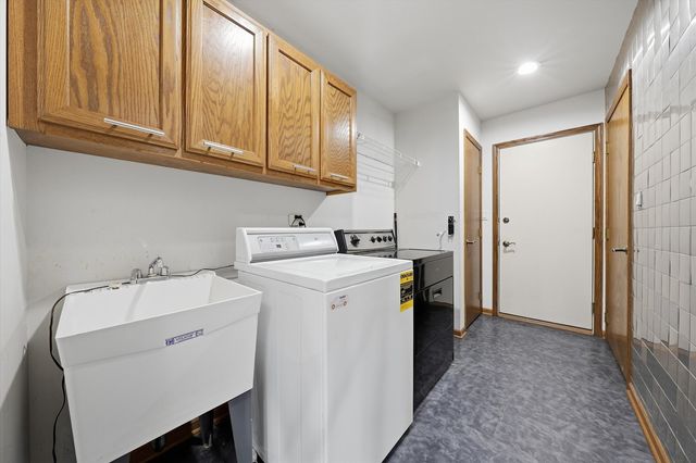 1544 Wayne Drive, Crete, IL 60417