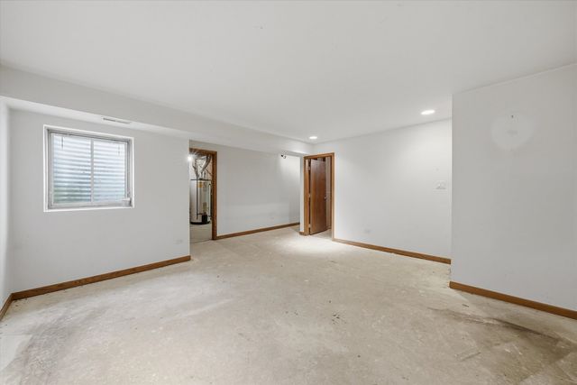 1544 Wayne Drive, Crete, IL 60417