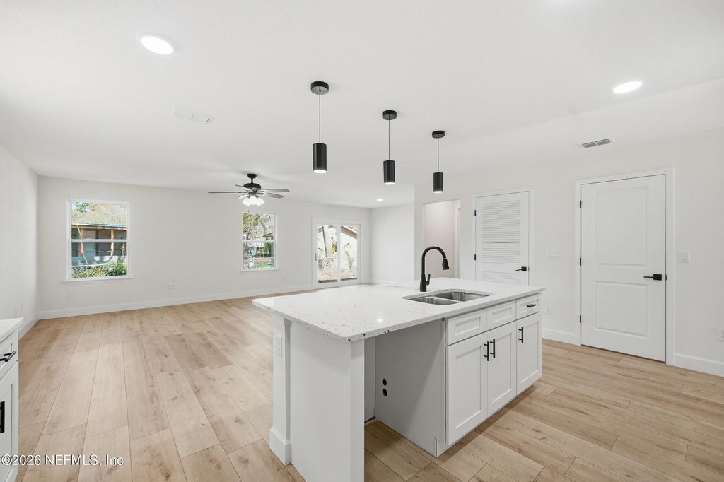 5243 SHENANDOAH Avenue, Jacksonville, FL 32254