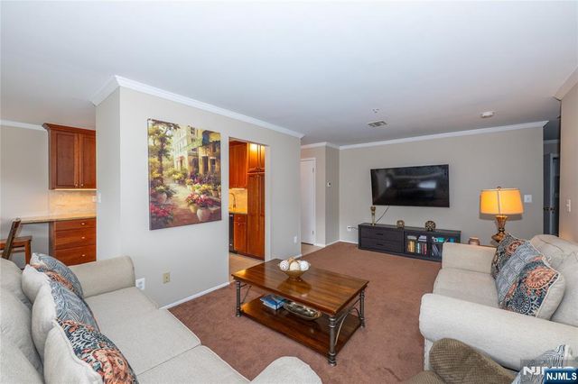 146 E Whisper Way, Roxbury Township, NJ 07852
