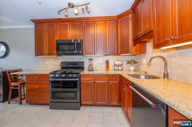 146 E Whisper Way, Roxbury Township, NJ 07852