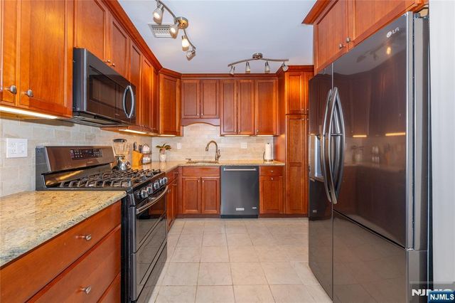 146 E Whisper Way, Roxbury Township, NJ 07852