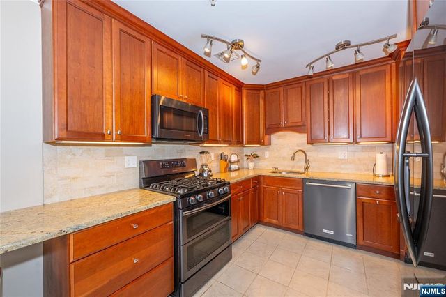 146 E Whisper Way, Roxbury Township, NJ 07852
