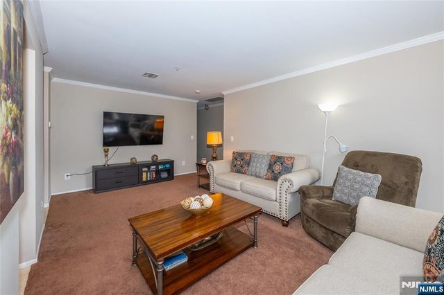 146 E Whisper Way, Roxbury Township, NJ 07852