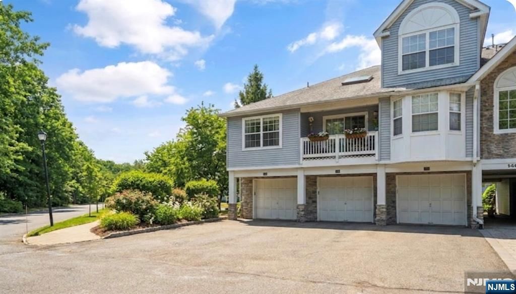 146 E Whisper Way, Roxbury Township, NJ 07852