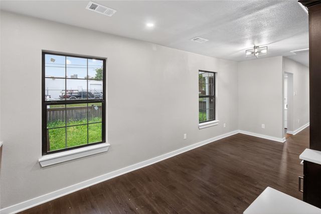428 Van Molan Street, Houston, TX 77022