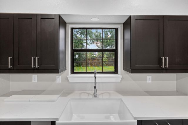 428 Van Molan Street, Houston, TX 77022