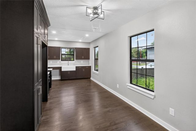428 Van Molan Street, Houston, TX 77022