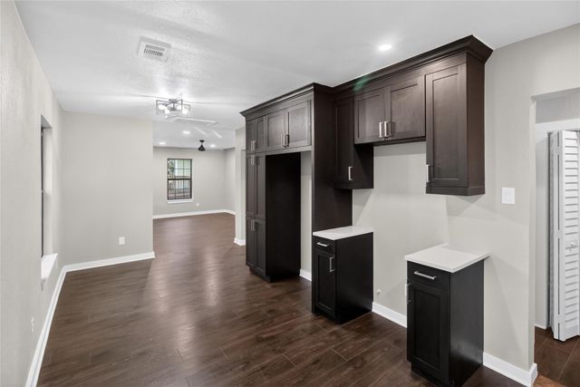 428 Van Molan Street, Houston, TX 77022