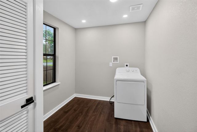428 Van Molan Street, Houston, TX 77022
