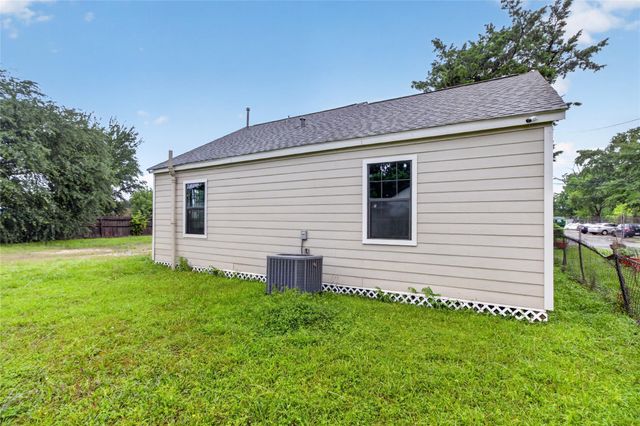 428 Van Molan Street, Houston, TX 77022