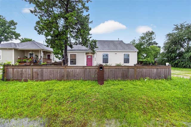 428 Van Molan Street, Houston, TX 77022