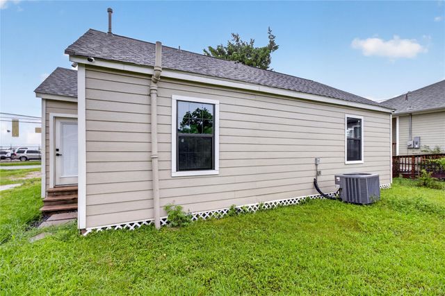 428 Van Molan Street, Houston, TX 77022